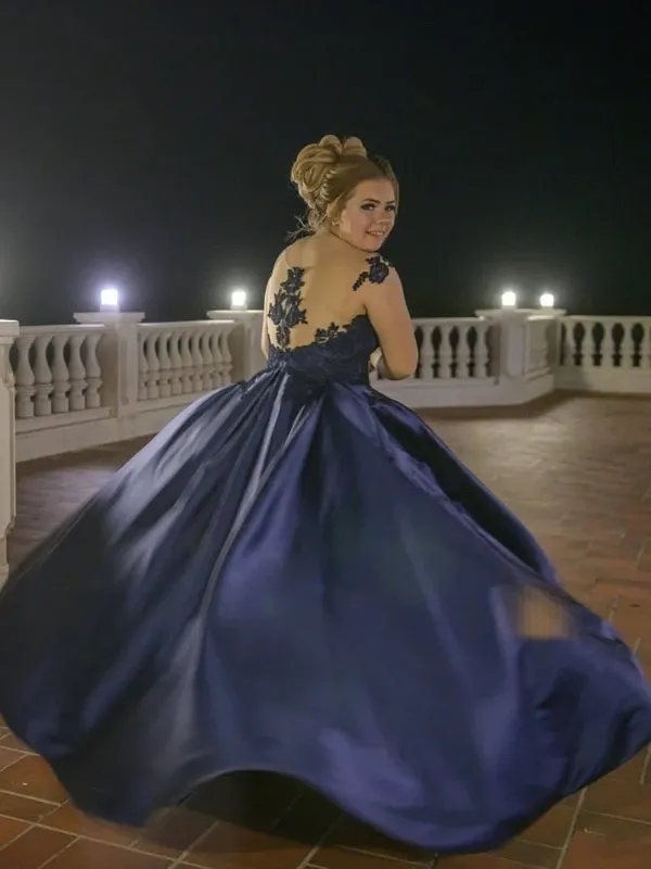 Anneprom Delicate Scoop Satin Sweep Train Prom Dresses With Appliques APP0476