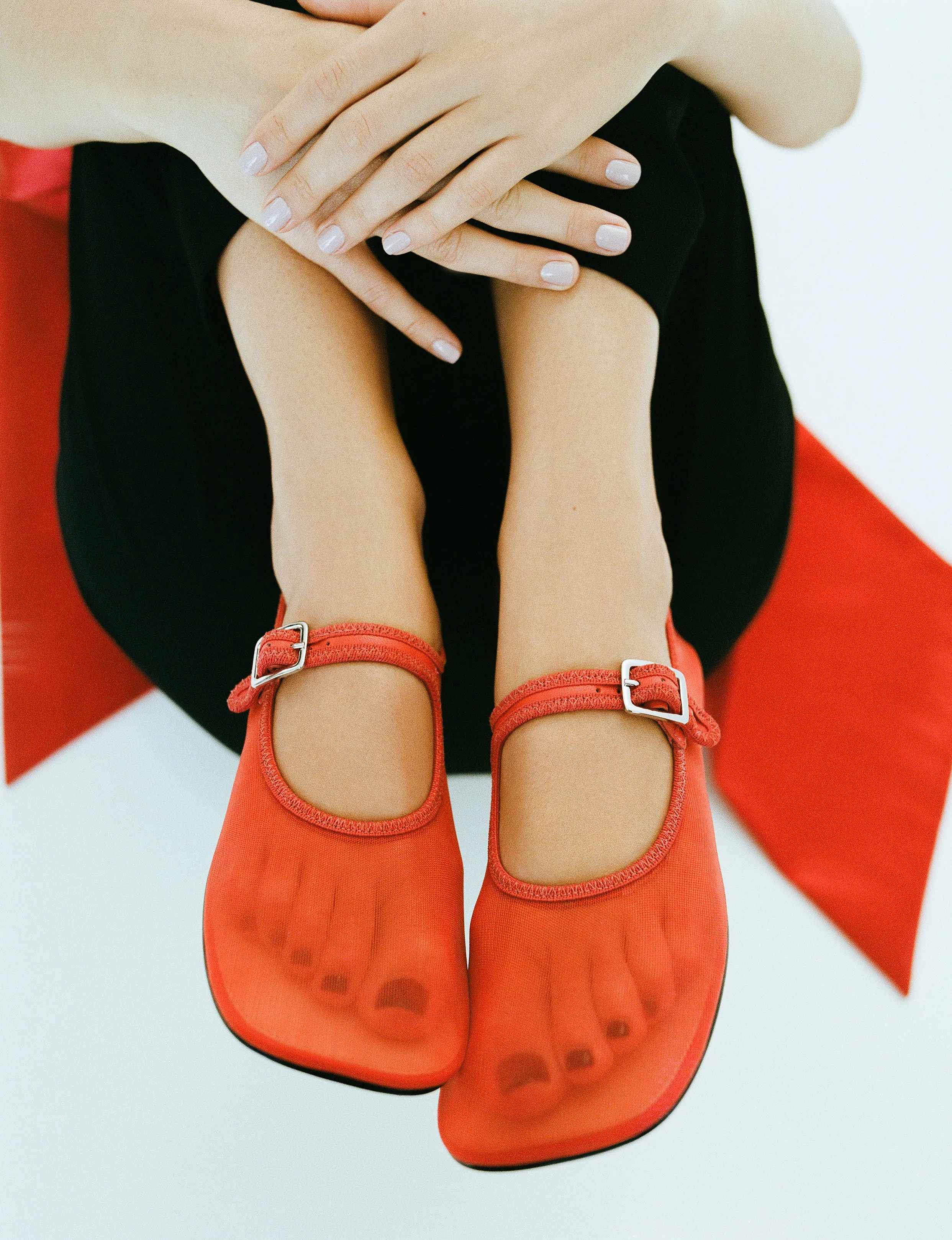 MARY JANE MESH IN RED