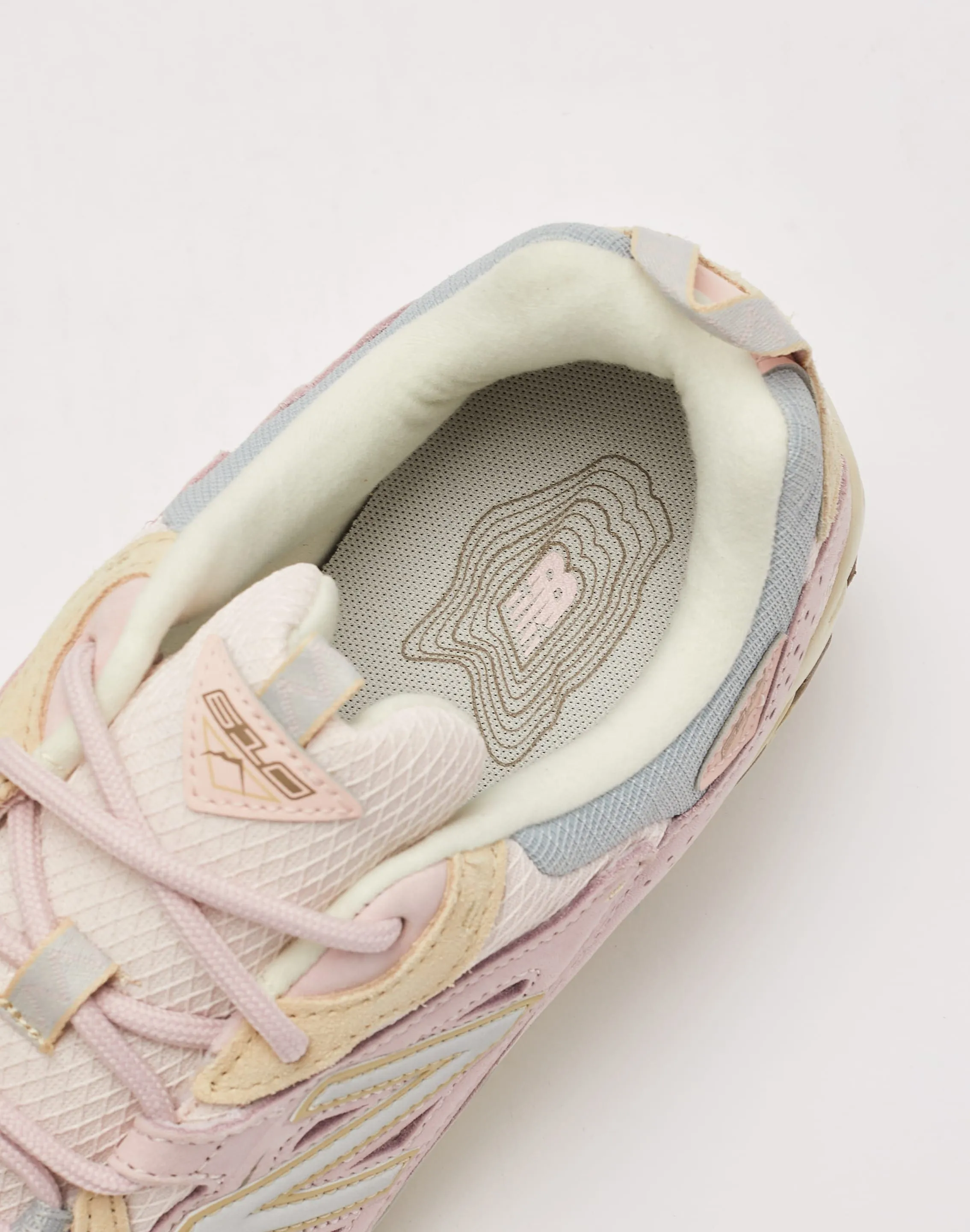 New Balance 610v1
