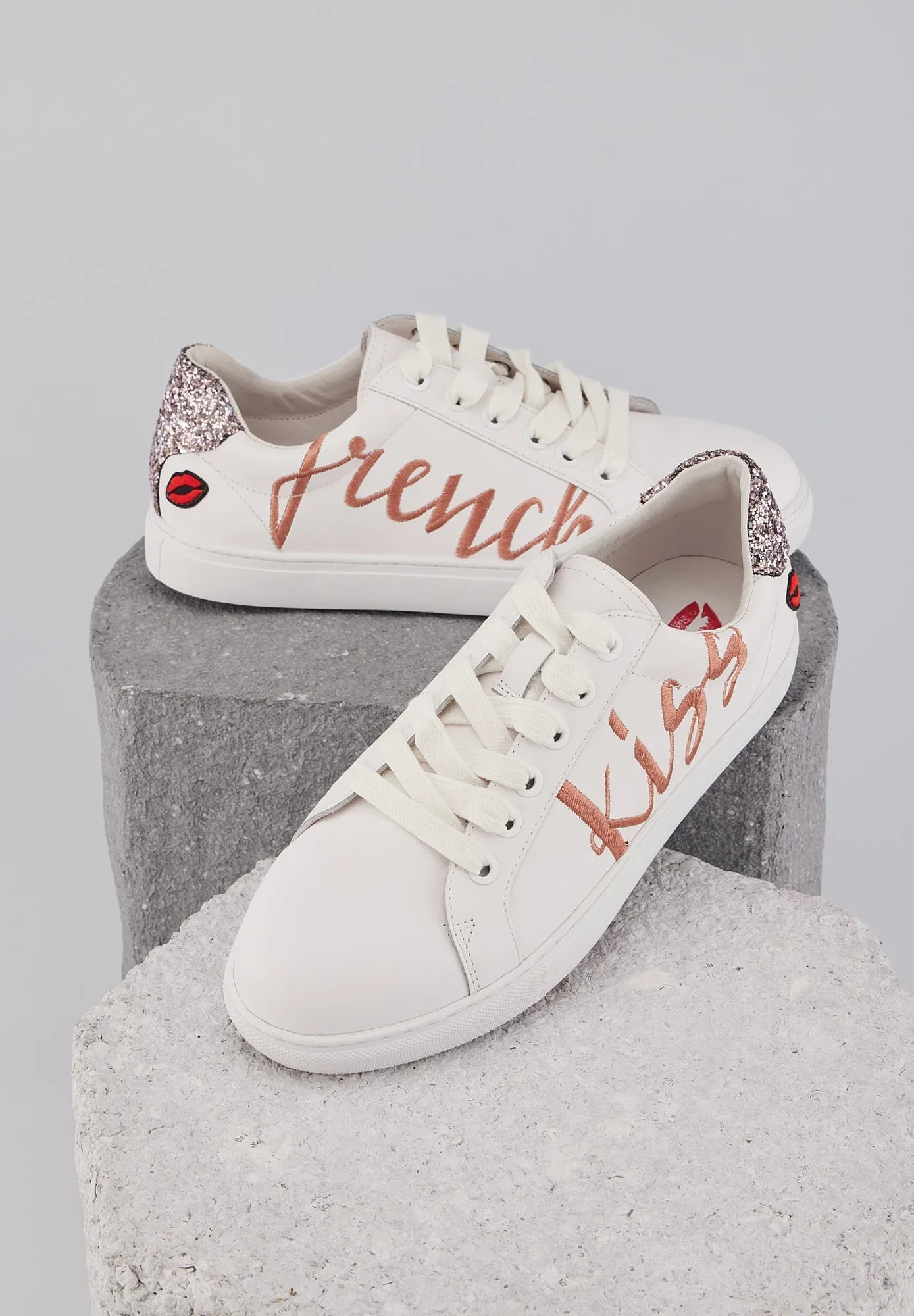 Simone-French Kiss