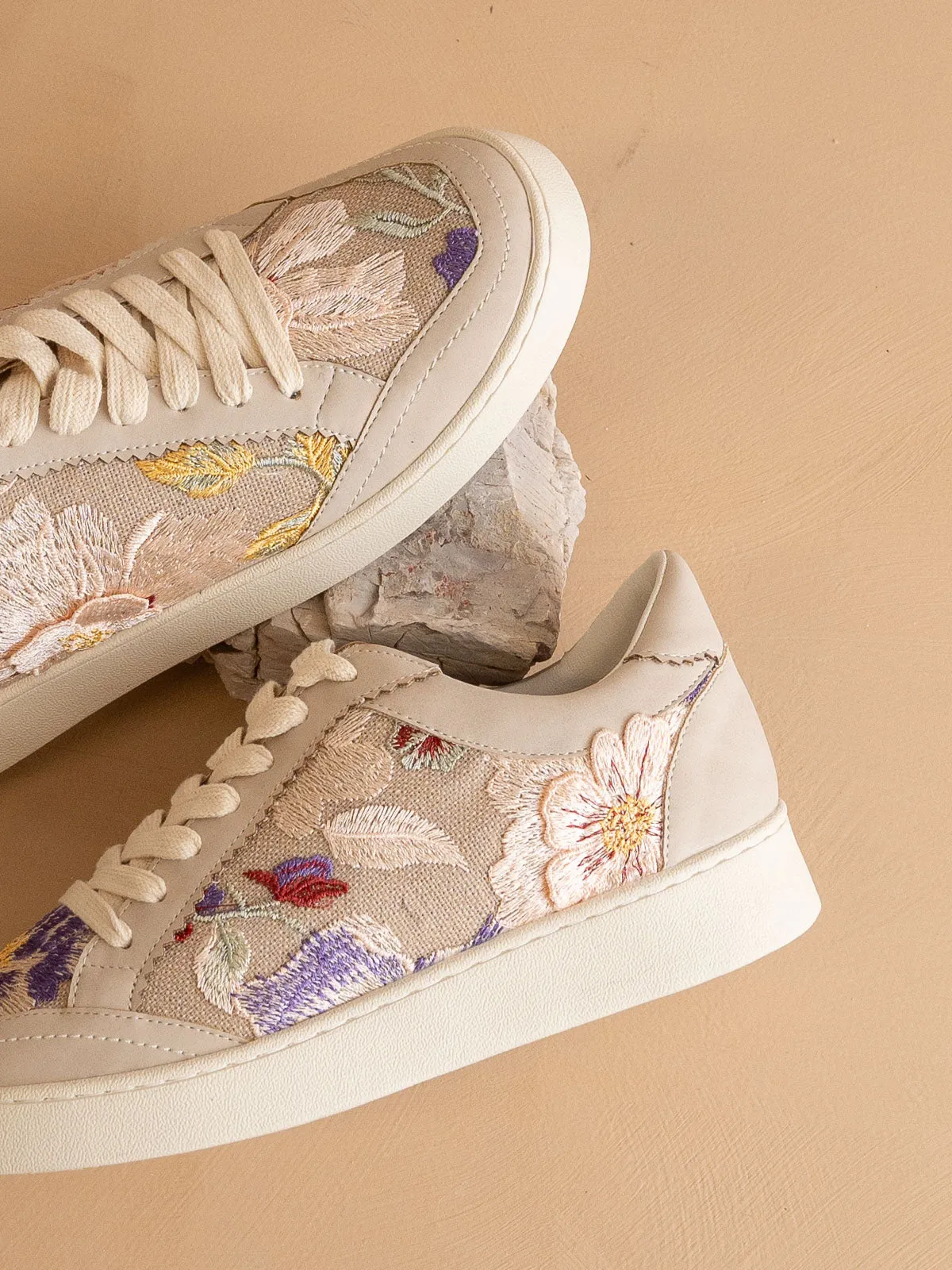 The Tammi | Light Grey Floral Applique Sneaker